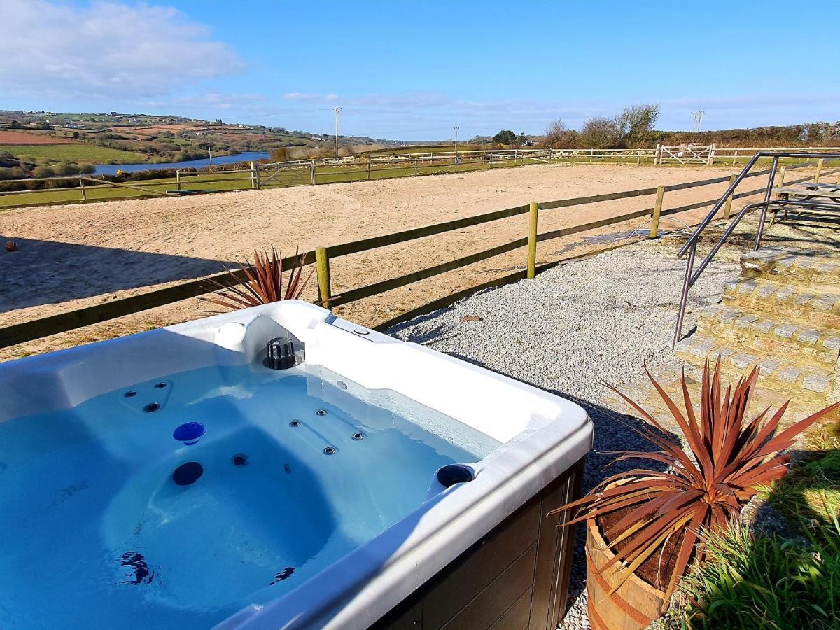 Dexter, Penryn Villa Bagian luar foto